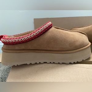 UGG Tazz Platform Chestnut. Never Worn